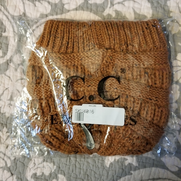 CC Beanie NWT In A Flecked Rust Color - Picture 3 of 8
